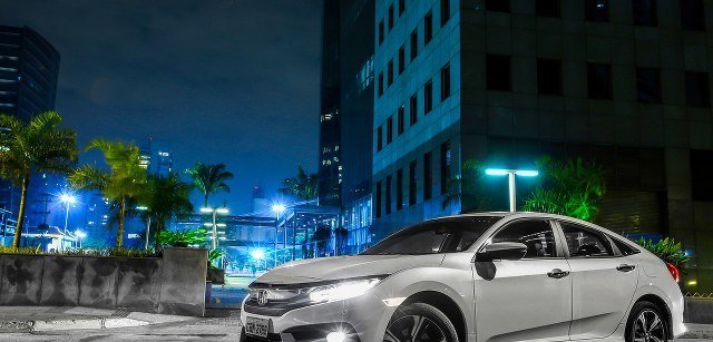 Ford desenvolve Explorer Hybrid personalizado para o papa Leão XIV - Imagem do artigo original