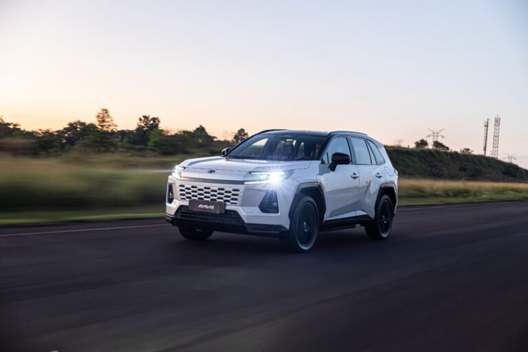 Toyota acelera eletrificação no Brasil com novo RAV4 Plug-in Hybrid a R$ 399 mil
